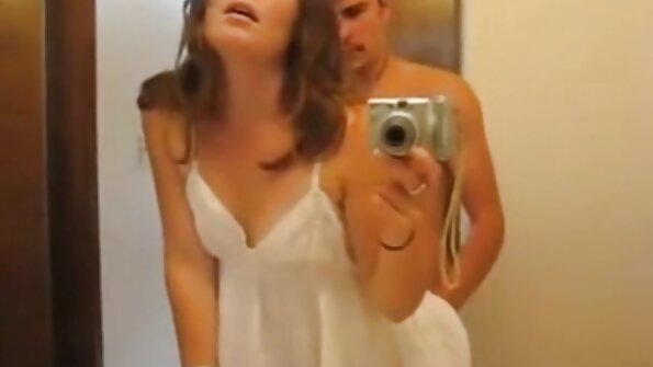 Linda garota Sybil sendo fodida mulher gozando hd no banheiro