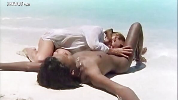 Chanel Preston transa com uma linda garota loira filmes pornos brasileiros em hd com um vibrador de cinta