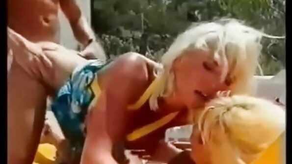 Babe Stella filmes de sexo gratis em hd Rae com bunda grande faz sexo com três garanhões
