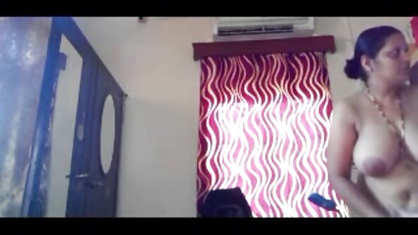 Duas adolescentes melhores videos porno em hd excêntricas se revezam para cavalgar o pau grande