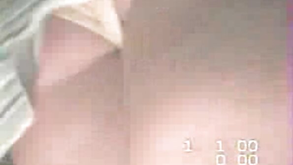 A morena gordinha Adriana Maya leva video pornor hd uma desossada na sala